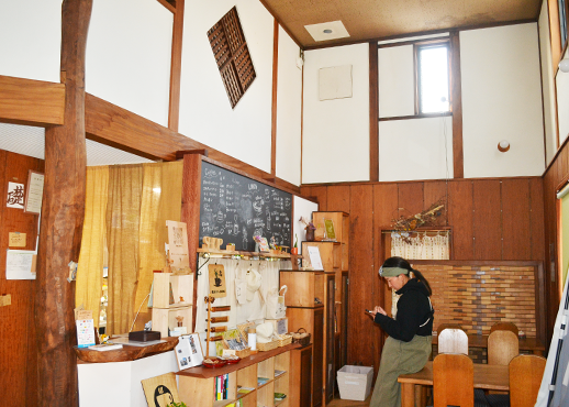 銘木カフェSHIKI