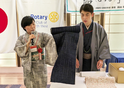 異業種交流会での天野さん(左)と大宮さん(右)